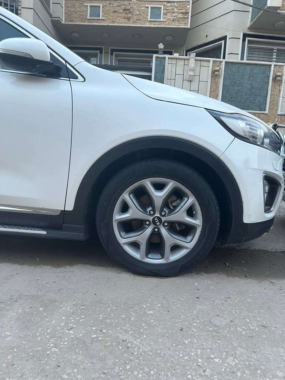 سورنتو 2018خليجي مكفولة من الصبغ والتبديل والبارد ومحرك مع تخم تاير  فول مواصفات عدا البنوراما السيارة نظيفة جدا السعر 230 واتساب ***********
