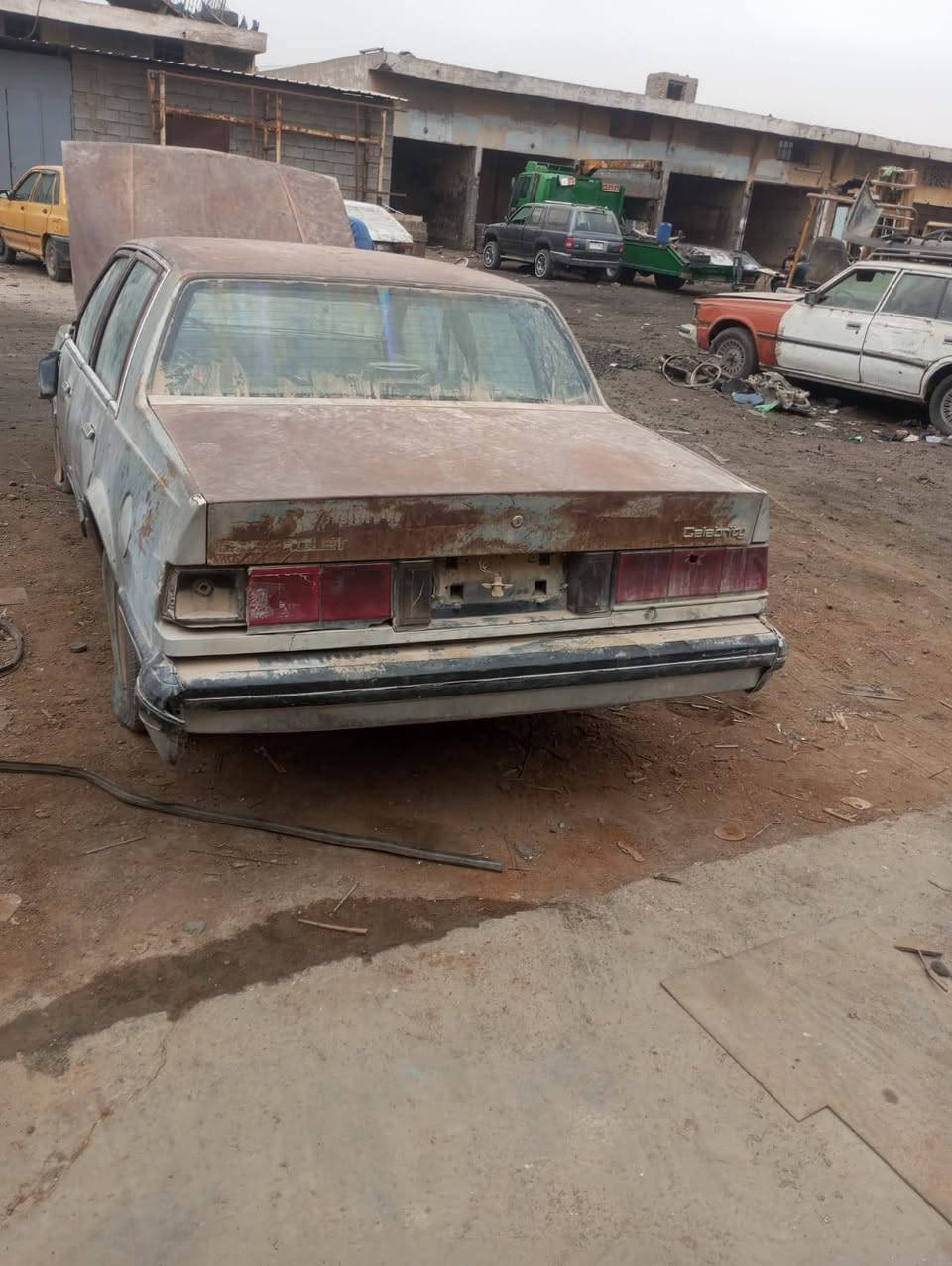 السلام عليكم 
تفصيخ سلبرتي  ... شتحتاج للبيع 
مكاني بغداد جسر ديالى الجديد بالحي الصناعي 
***********
***********
