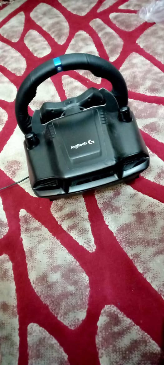 دركسون للبيع نظيف جدا استعمال قليل الكارتونة مضررة شويه يشتغل على ps3_ps4_pc السعر 250 و بي مجال للاستفسار ***********
