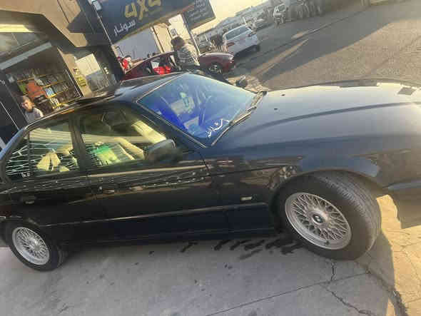 السلام عليكم سيارة BMW مديل 1991 السيارةفول موصافات مصبوغة جمالية فقط مكفوالة من الحادث كير محرك بشرط 525كبس  السيارة سنتر لوك  *********** رجاً اذا ما شراي لاتتصل
