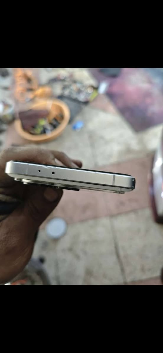 جهاز نضيف بي بس خط بل شاشه مو فطر لا بس خط وموضح بل صوره وضهره مفطور وذاكره الجهاز 512كيكه ولرام 12+12 يعني 24 ويدعم 120 فريم بل ببجي ومعالجه قوي ومواصفاته حلوا الجهاز بدون ملحقات السعر 275 وبي مجال حك جيتك مكاني البصره الزبير المربد الجديد رقمي ***********
