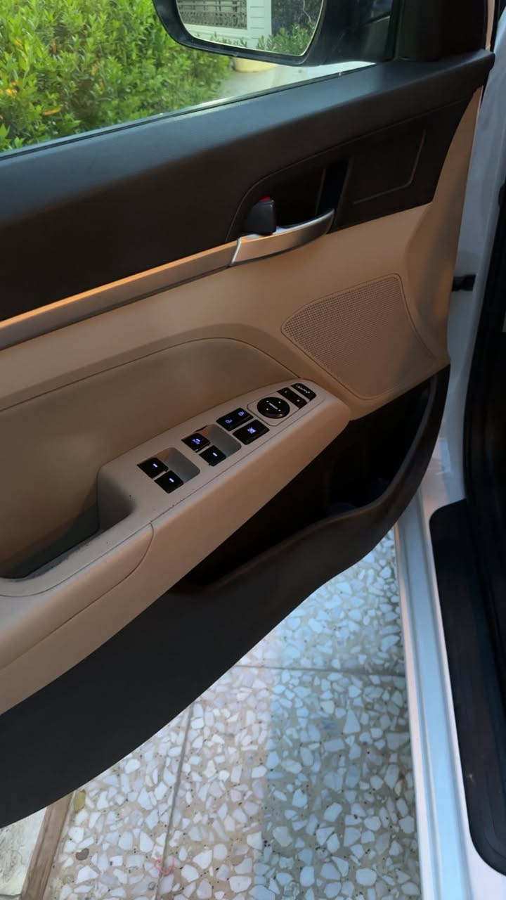 سلام عليكم النترا موديل 20 خليجي سياره فول مواصفات كفاله من صبغ عده دوس وبيه بادات زغار سياره جديده لوك بصمات 2بسمي تحويل ثاني يوم هزه جديده معروضه 153 وبيه مجال قليل /***********
