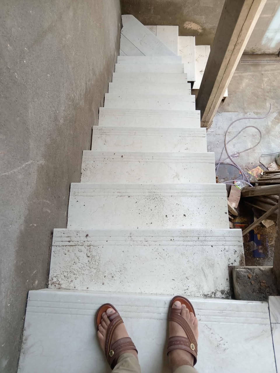 سلام عليكم خلفه سراميك متفرغ شغل استلام مهندس 1ع 1 سكني بغداد رقمي ***********
