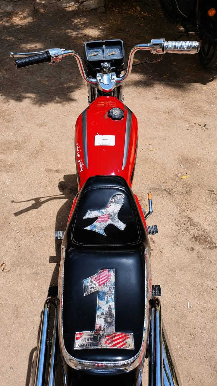 @الكل 

دراجة اوراق اوراق.

 للبيع بيها محرك اله شلعه ومعدل فول محرك بارتـ 150cc كلجات طرد مركزي......

450الف وبيها مجال حگ شراي...

***********رقمي....
