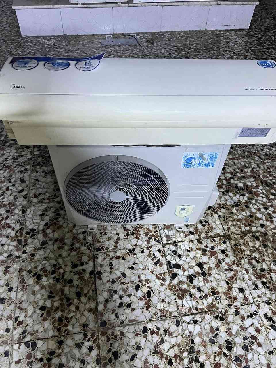 السلام عليكم 
سبلت ميديا طن ونص انفيرتر للبيع 
السعر ٤٠٠ وبي مجال 
مكاني بغداد الرقم ***********
