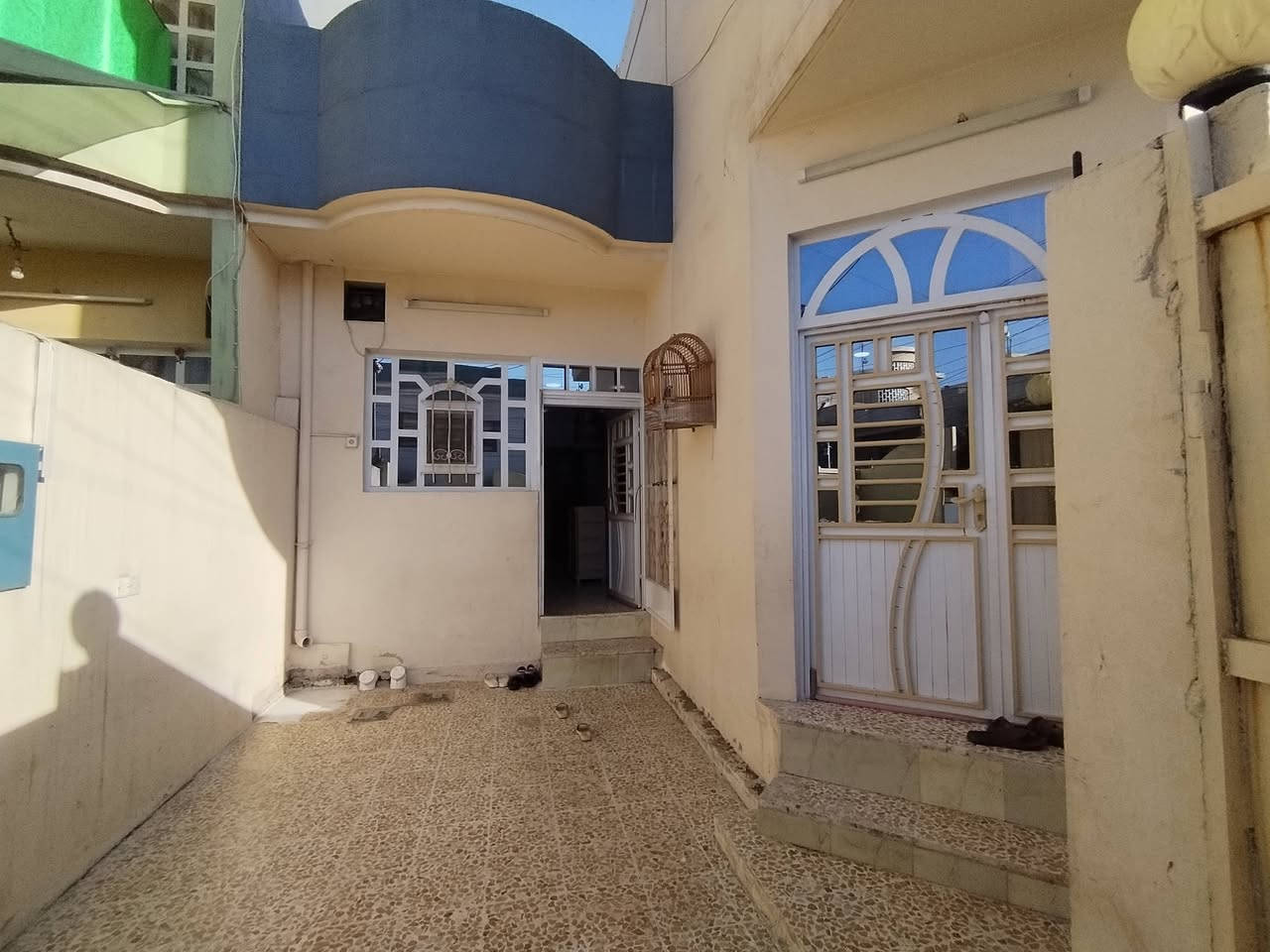 🔴 دار للبيع 🏘🔑🔑FOR SALE 

🔴الموقع👀 حي البكر خلف اصباغ نشوان وغسان للحلويات 

🔴 ملك صرف طابو الزهور

🔴مساحة الدار ( 117.5 ) متر

🔴الواجهة (7.5)

🔴 طابق بناء محدث 2020

🔴 يتكون من غرفتين نوم وهول واستقبال ومطبخ وصحيات.. 

🔴للأستفسار عن عروضنا العقارية المتميزة وأسعارها ⤵️مراجعة

          🎖تاج الملوك للعقار🎖
     

🔴العراق↔️الموصل↔️ حي الاخاء سايدين كنيسة تايتنك مقابل البسة الأصدقاء أو ألتواصل معنآ ⤵️على الارقام
☎️(***********) ابو حسن
☎️(***********) ابو حسن
☎️(***********) ابو عماد 
☎️(***********) ابو عماد

