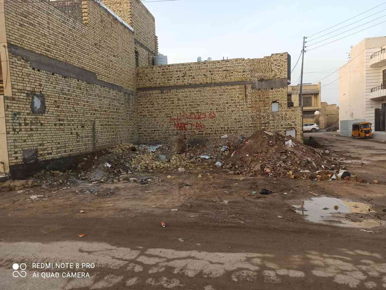 سلام عليكم ورحمة الله وبركاته 
 قطعة  100م ركن مربع 10x10 منطقة حجي حسن الثانية للبيع قريب الڤيلا موقعها موضح بالفيديو للاستفسار والسعر اتصل على الرقم ***********
