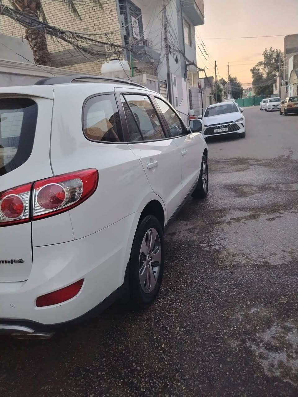 سلام عليكم
سنتافي 2012خليجي
مكفولة من التبديل ولصبغ 
فقط بيها باردات 
4 سلندر 
فول مواصفات 
كامره
ثلاجه 
مري شفط
7 راكب 
3 قطع تبريد ثلج
سلايد
تحكم ستيرن 
تخم تاير جديد 
السياره جاهزه كير ومكينه وحداديه كفاله 

هواي بيه موصفات بعد 
سياره جديده كلش وبلحقيقه احلا من لصور .. 
رقمها اربيل 
مكان السيارة نجف 
سعررها 150$ وبيها مجال 

***********
