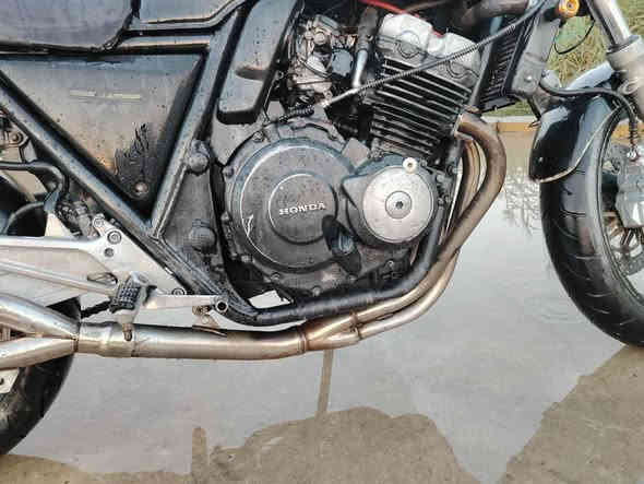 سلام عليكم سي بي فور جيل اول أوراق كامله نهضه هاون شرط ١٨٠ محرك مفتوح ففط كور لا دخان ولا تنقيص مكفول من بكن من الصوت دراجه شرط ١٢٣ بطناش كهربايات كله شغاله دراجه مالت جناي الياخذه ما يخسر مكان ديوانيه دغاره سعر مليون ٣٠٠ وبي مجال لطيبين ***********
