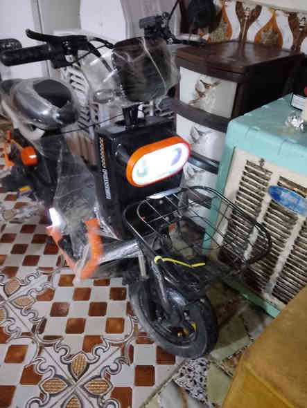 لبيع صالي شهرين من مشتريهه  550/ورايده 250/قفل جديده والله العظيم  مستعجل على بيعه  ***********/نجف شارع المطار القديم
