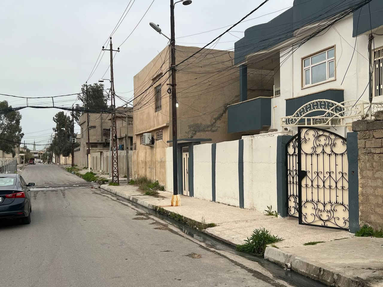 بيت للبيع الموصل (حي المحاربين)خلف دار العجزة  
قرب اعدادية الشهيدة نجوى + متوسطة 
المساحة 224 متر الواجهة 13 متر / الدار طابقين 
يحتوي على 6 غرف نوم + هول عدد 2 + استقبال+ مطبخ + صحيات 
سند ملك صرف طابو الزهور شرط التحويل 
شارع واسع 12 متر / فرع هادئ يمين ويسار ومقابل الدار ماكو جار 
بسعر مناسب جداً بحساب ارض والبيت صالح للسكن 
اكتب تم يصلك سعر المتر مباشرةً 
***********
***********
