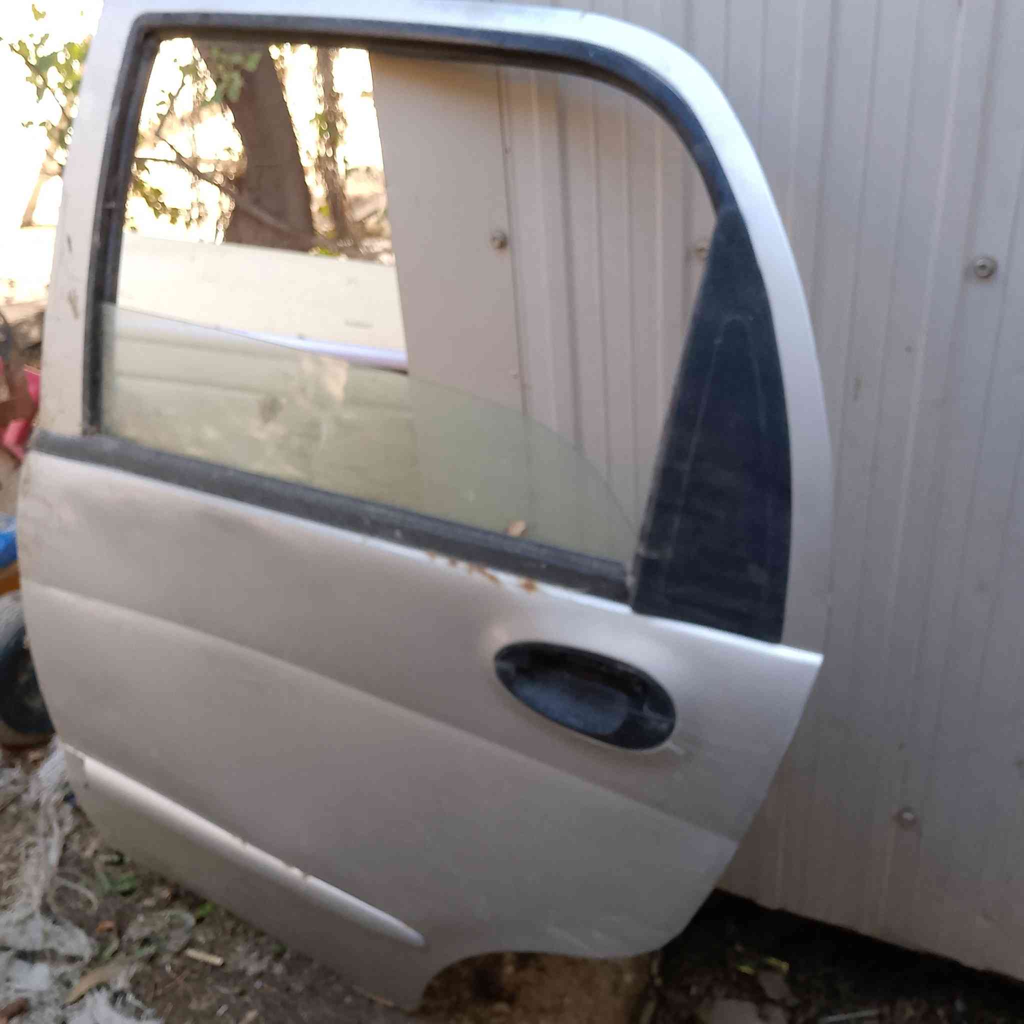 بك لايت+سماعات+باب خلف السايق للبيع سياره كيو مكان كوت ***********
