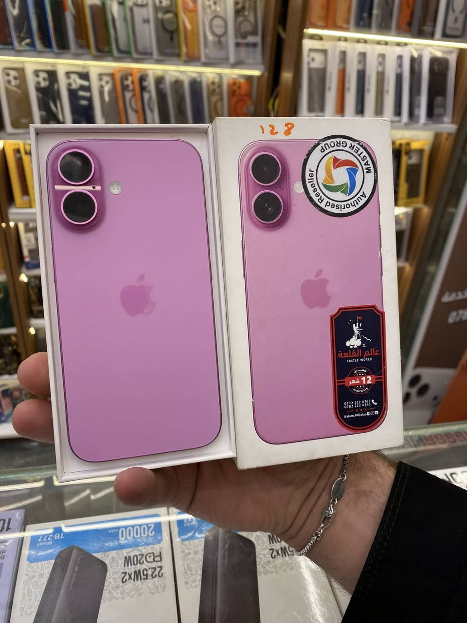 16  ذاكره 128عادي لون مميز وردي ماستر نضافه100/100 بطاريه 92 سعره 950 مكاني بغداد زيونه شارع الربيعي *********** موجود وتساب تصال .
