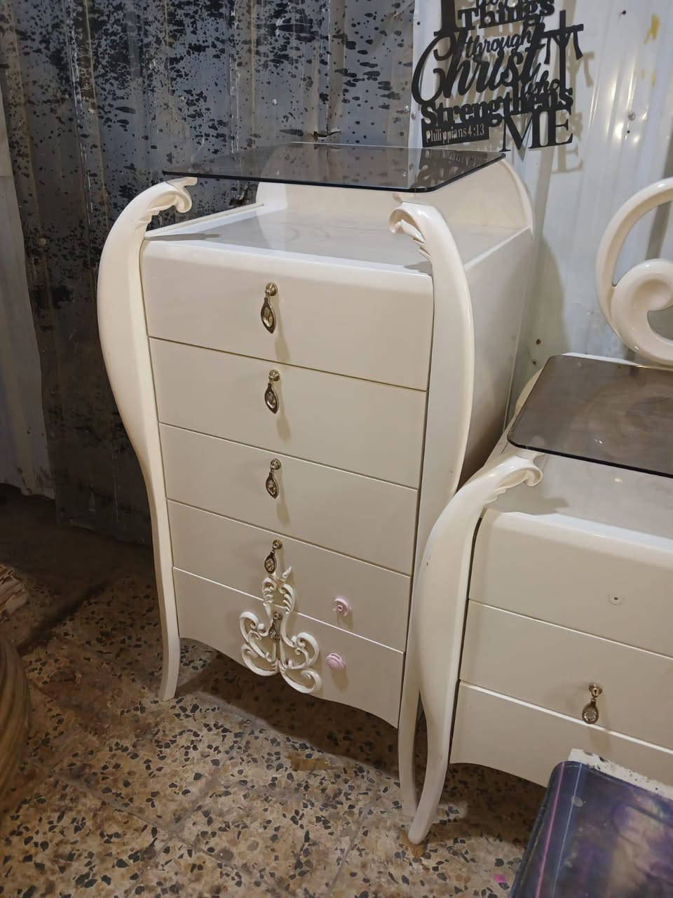 سلام عليكم
غرفه نوم مستعمل تركي 7قطع سلايت 
نظافه 90%  
حلو مرتبه تجي تشوف بعينك 
مكان بغداد حي الاعلام شارع قطر الندى 
الاستفسار على رقم ***********
