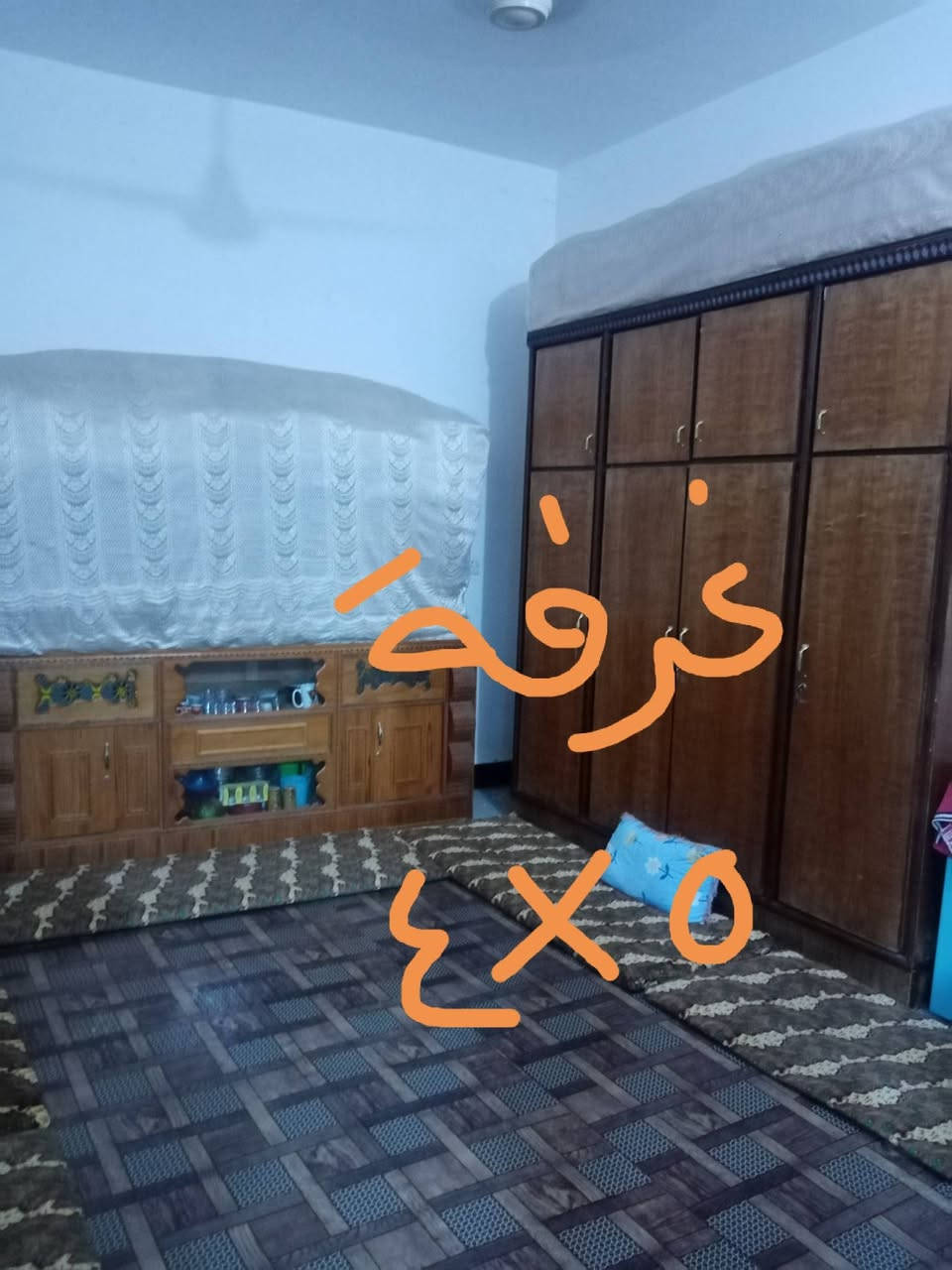بيت للبيع في الجولان الثانيه قرب مول البركه مساحه ١٥٠ يحتوي على غرفه وصاله واستقبال ومطبخ وحمام ومنور  الشارع٨ السعر ٥٨ وبيه مجال للتواصل ***********
