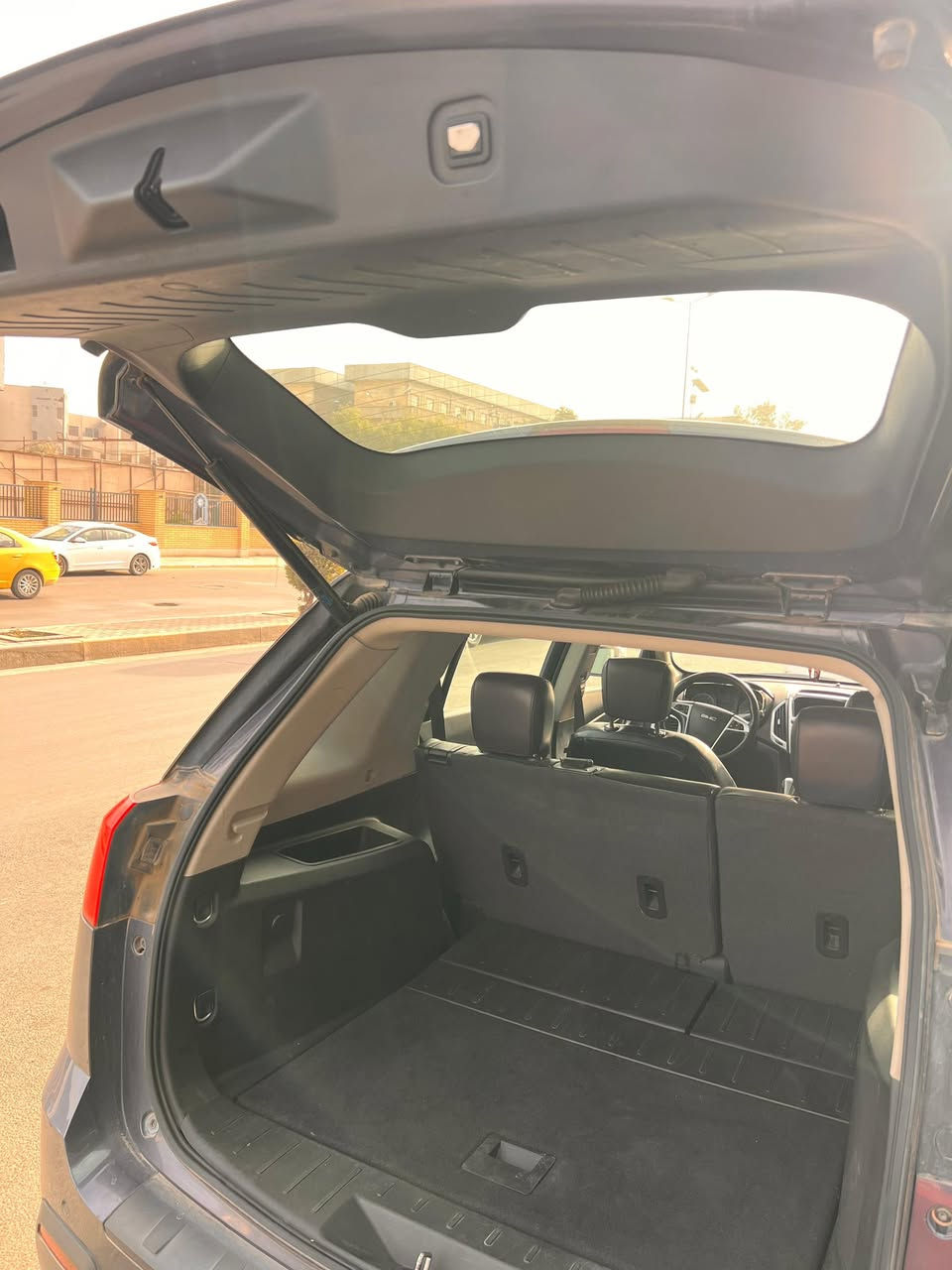 السلام عليكم اخوان
جي ام سي تيران 2013 خليجي وكالة المنصور
سيارة جديدة
ماشية 139 الف كيلو متر
مكفولة كفالة عامة من الصبغ ماعدا قطعة صغيرة بل تكمة اثر جراد
سيارة SLT فول 
محرك ٦ سلندر 
فور ويل
تدفئة كشنات
سلايد 
جنطة كهرباء
تشغيل عن بعد
ويل ١٨ كروم مع تخم تاير جديد كونتنتال
حدادية كلهة اصلية وجديدة
السيارة عليهة صيانة كاملة ومناقصهة اي شي حتة جيك مبيهة
مكان السيارة بغداد الكرادة 
***********
السعر 145 ورقة
