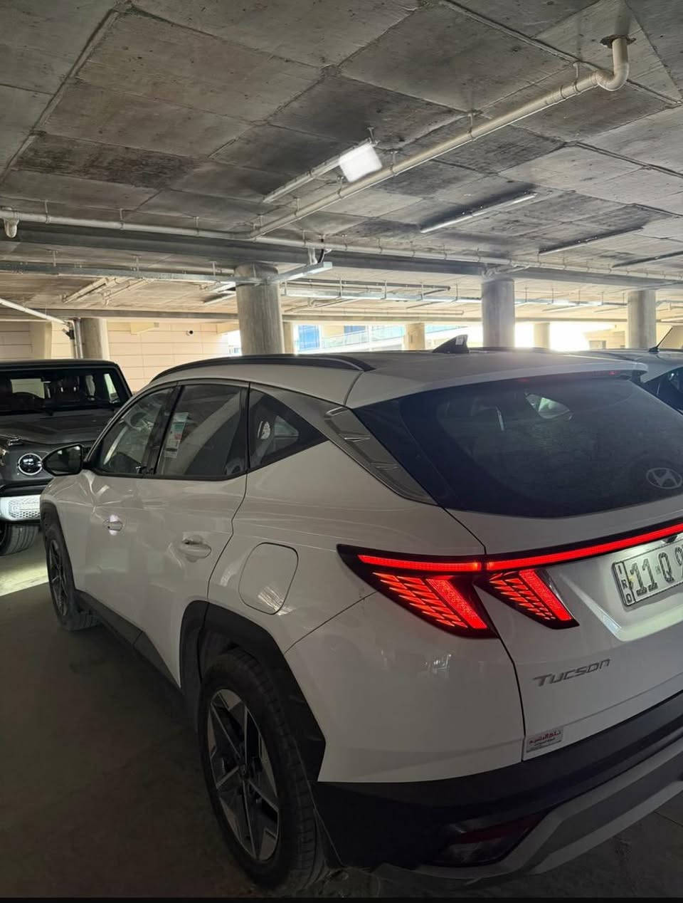 توسان 2025 الشكل الجديد خليجي استلام شركه السياره كفاله عامه كلها بيها شحط بلباب خلفي خفيف  
ورقم بغداد باسمي 
كراسي كهرباء شاشه متصله بردات خلفيه 
سياره كلش جديده ماشيه 20 الف كيلو 
عنوان المنصور سعرها 215 ورقه
***********
