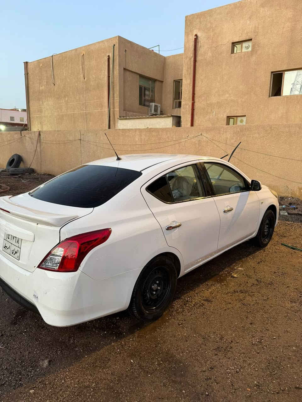 سلام عليكم نيسان سني هندي
مديل 21 
سيارة ماشية ٩٧
بيها فقط بارد وبي دي ار بلصندوك 
سعر ١٠٣ وبيها مجال قليل 
عنوان البصرة 
رقم الهاتف ***********
