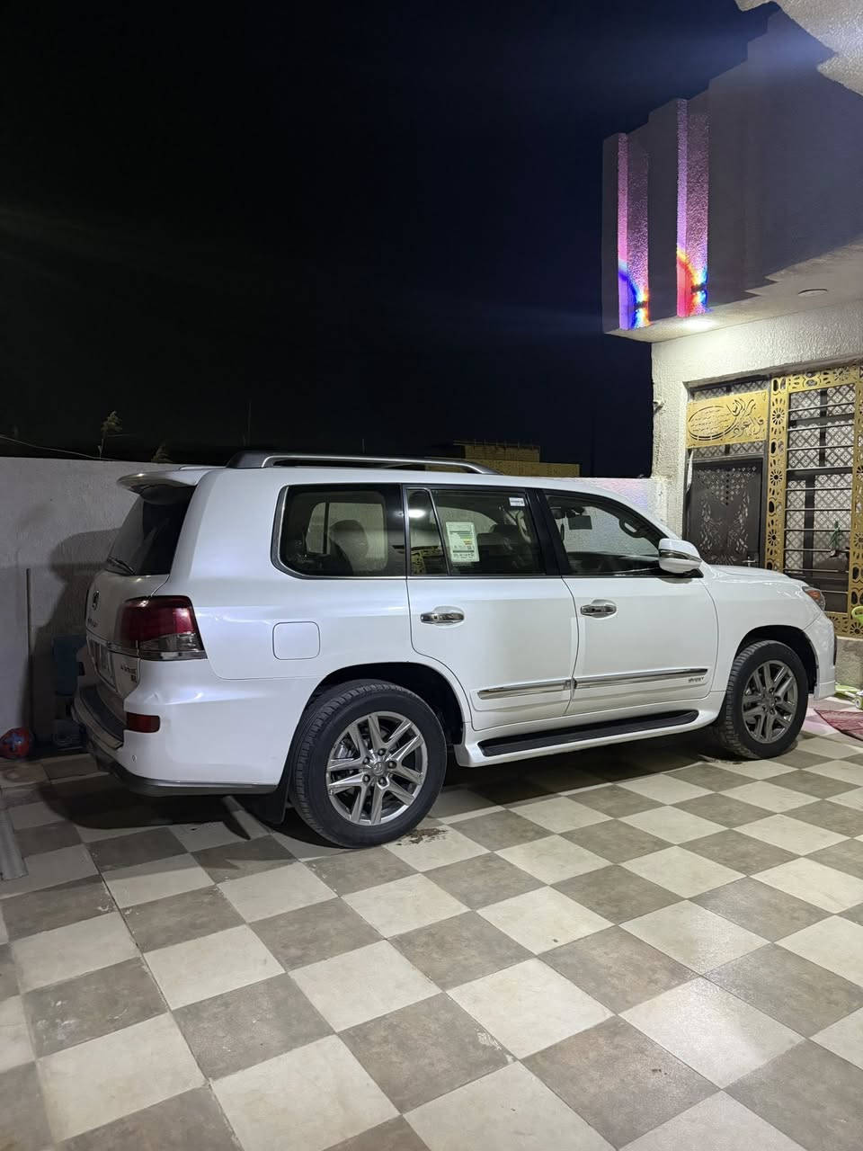 سلام عليكم لكزز 2014بريم  فول موصفات بيه البنيد مفتوح مكينه كير كفاله سياره جاهزه على آخر حبايه بيع أو مراوس بلاندكروز أو تاهو  ***********
