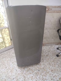 ثلاجه • نظيفه • حجم وسط