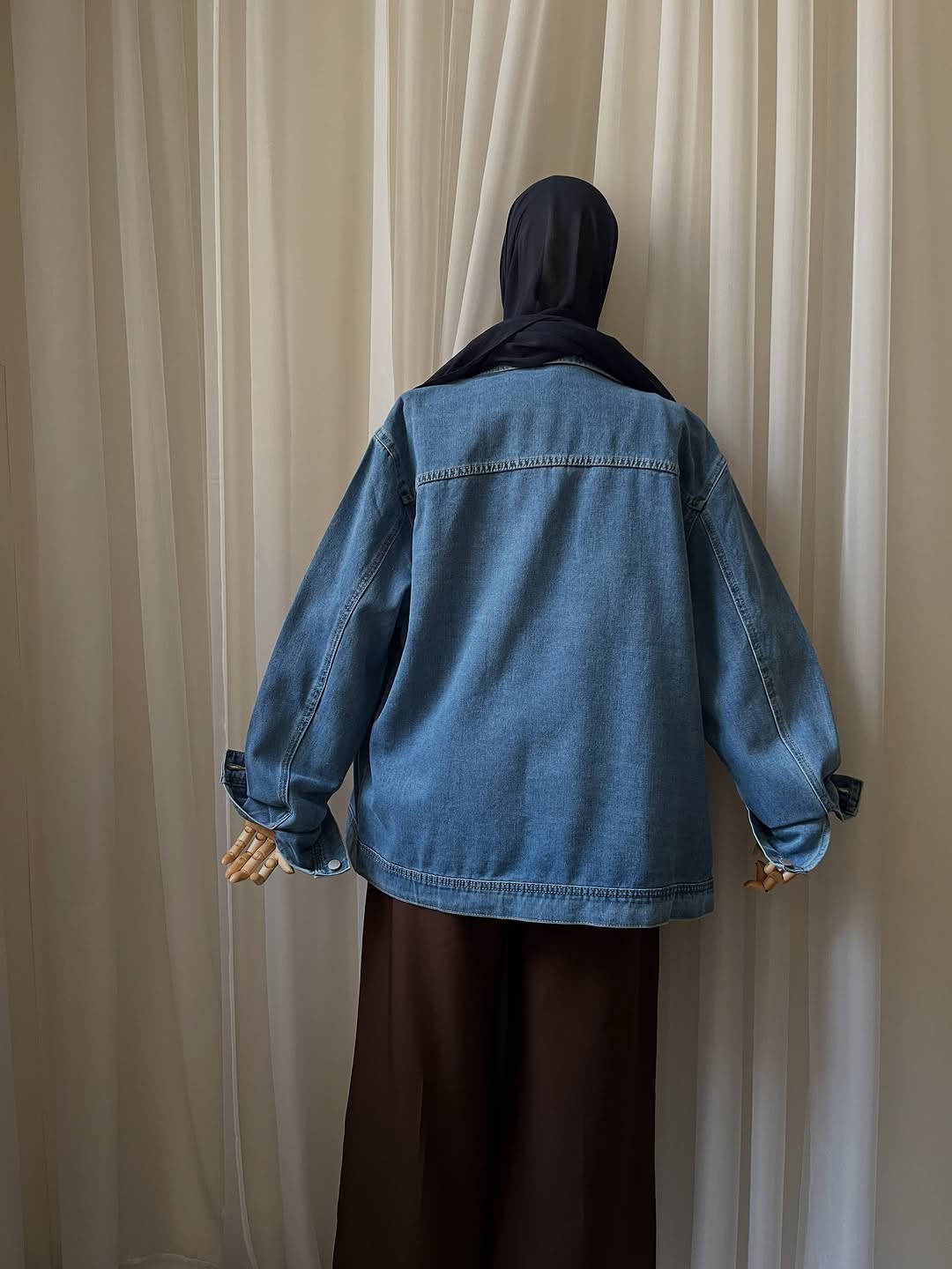 🩵💙	السعر/38 الف (فقط جاكيت ) 
الوصف/ جاكيت جينز 
القماش/  موسمي كوالتي جداااا عالي 
القياس/موفرين ( 36 الى 50) يكون هاف
الطول/72 سم تغطي الورك 

بنطرون قماش كيلوت لون جوزي 🤎
السعر/27 الف 
القماش/دبل كريب يجنننن كوالتي عالي 
القياس/ موفرين 38 الى 46
الطول /كيلوت كامل

توصيل🚕
لكل محافظات العراق ( 5 الف )

تتوفر خدمة دفع عن طريق زين كاش
وماستر كارد⁩⁩


**إذا كنت صاحب هذا الإعلان وتريد حذفه لأي سبب، رجاءا أرسل رسالة إلى الدعم الفني**