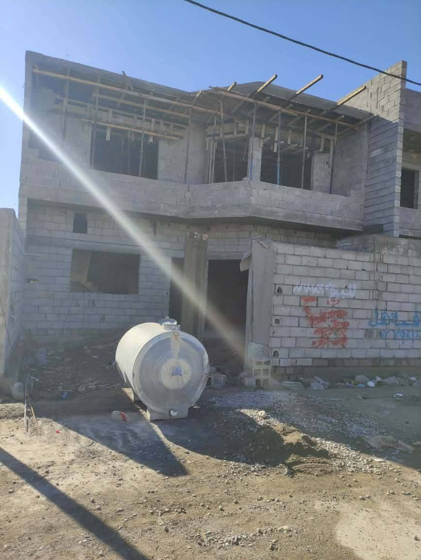 سلام عليكم اخذ مقاولات لقطعه 100متر  اخذهه 10ملاين اسلملكياهه هيكل شغل نضيف للستفسار نتصل ***********
