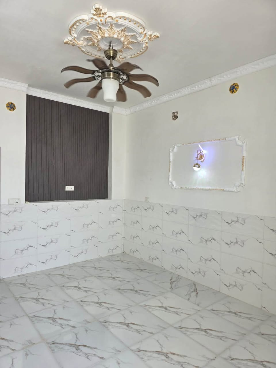 خلف جامعة كربلاء - كاع البهادلي 📍

دور عدد 2 بناء جديد طابقين

مساحة الدار 50 متر طابقين غرفتين نوم صاله مطبخ استقبال صحيات 

البناء طابوك درجه اولى

الخدمات كاملة تبليط ماء مجاري كهرباء

الارض طابو زراعي سند 25 اقرار محكمة

السعر : 58 مليون لكل دار مع مجال بسيط

للأستفسار 

سجاد مؤيد 

***********
***********

عنوان المكتب : خدمي سيف سعد - مقابل جامع محمد الجواد - على الشارع العام مباشرةً 📍
