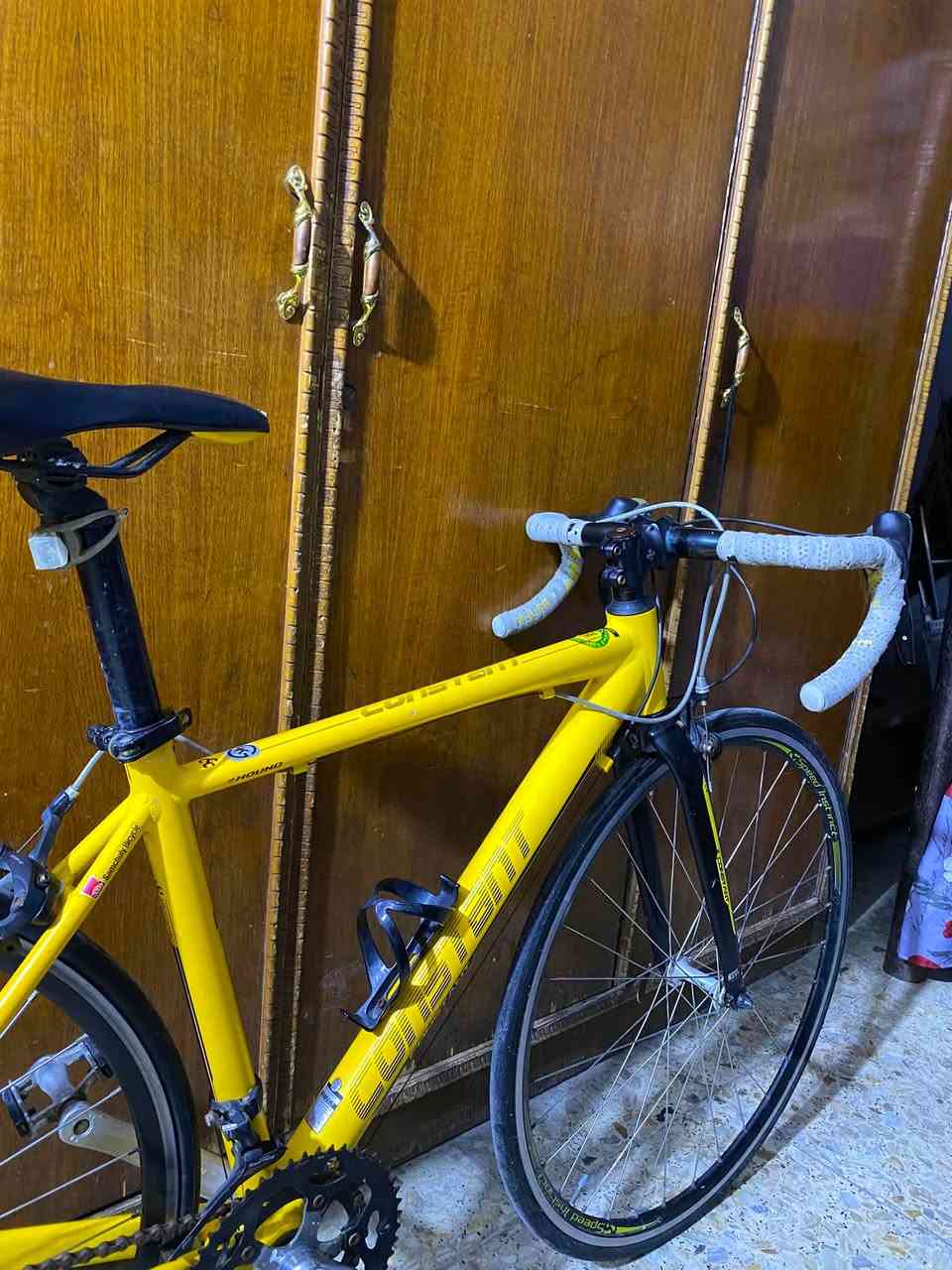 وينهم الشراية ارخص رود  بسعر الجملة فقط 225 وغير مستخدم داخل العراق 

 السلام عليكم 

بايك رود ماركة constant 💛

ألمنيوم بل كامل 💛
حجم 28 💛
سيت تورني بلكامل 💛
بدالات لعاب تورني 💛

عكرب + نقال تورني 💛
تايرات كندا جلاتين 💛

سرج+ركبة+ستيرن +مدة سرج من ماركة constant 💛

فريم مضلع 💛

نضافة الدراجة 96/100

السعر 225 تفتر العراق كله ماكو هيج وهيج نضافه 💛

مكاني بغداد الكفاح شارع الشيخ عمر قرب مستشفى الطوارئ 

للاتصال 0***********
