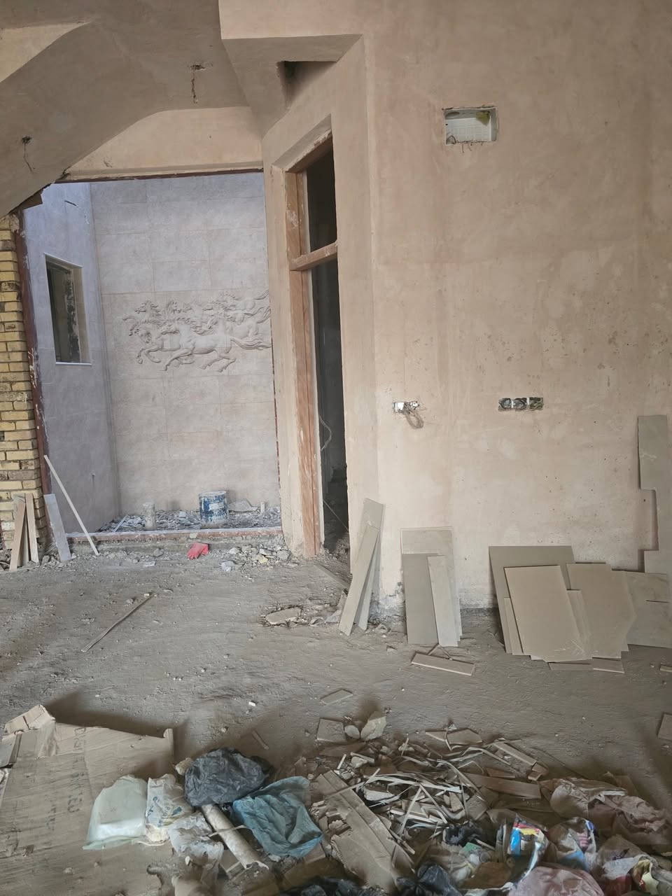 هيكل طابقين بناء درجه اولى للبيع 
ام الخيل الثالثه  يقع على شارع بعرض 40 متر  قرب الحولي 
**********************************
المساحه / 100 متر 
واقع حال 140 متر  مع فضله 70 متر 
الواجهه /  10 متر 
علمآ  الهيكل مطلوب الصندوق الاسكان 
60 مليون 
____________________________
الطابق الأرضـــي 
غرفه نوم  سويت / صاله/ استقبال/ مطبخ حار مع مطبخ بارد / مجاميع صحيه عدد 2 / حديقه / كراج 

الطابق الأول 
3 غرف نوم  نظام سويت / صاله/ مجموعه صحيه 
_____________________________
للأستفســار/ مراجعـــــة مكتـــب النخبه للعقار والمقاولات العامه الكائــن حي العروبه شارع المتحف مقابل ايسي كريم الإيطالي او الاتصال على الأرقام التاليه 
***********
***********
