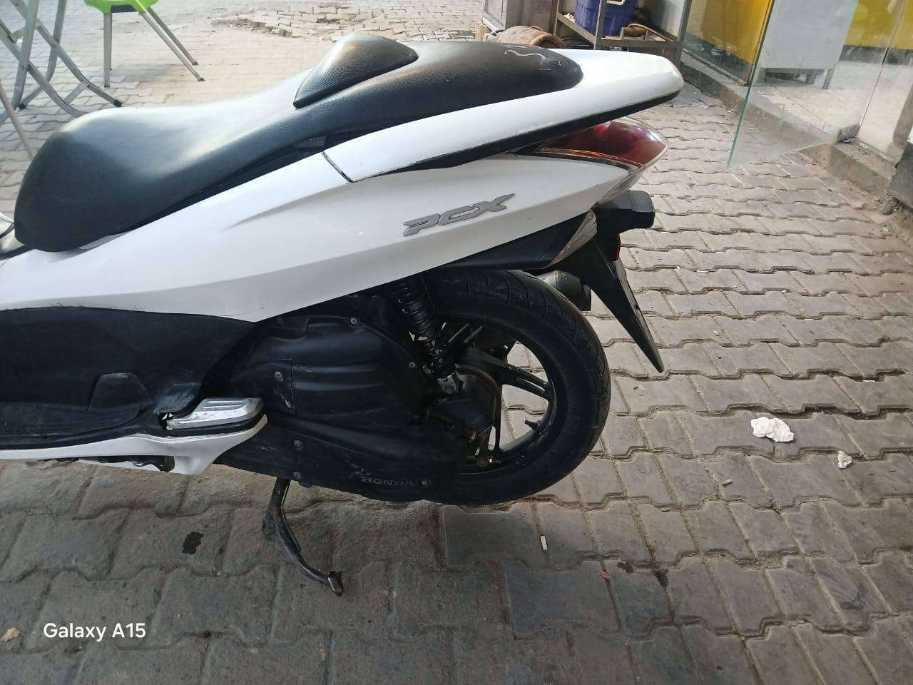 دراجه bcx جديده مال رمبه جيل اول ياباني مكينه ناعمه كفرات اصليه شلعه معدل ربع نكره كهربائياتها كلها شغاله دراجه جديده مكفوله اي نقص مابيها السعر مليون 250 بيع مستعجل العنوان بغداد الكرخ رقم ***********
