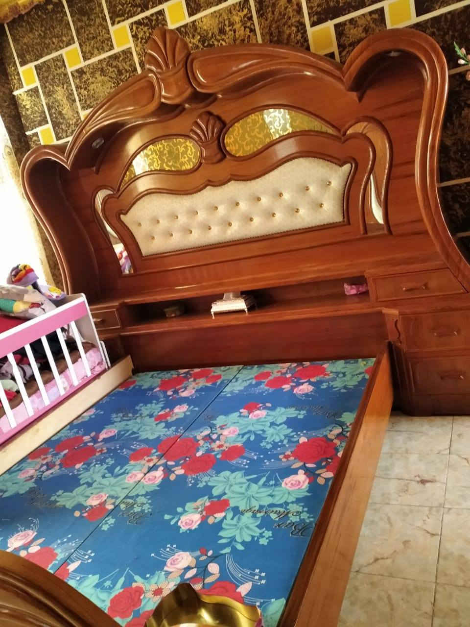 غرفه نجاره عراقيه نضيفه سعر الشراء ٣ ونص 
سعر البيع مليون ونص للاستفسار *********** عنوان بابل
