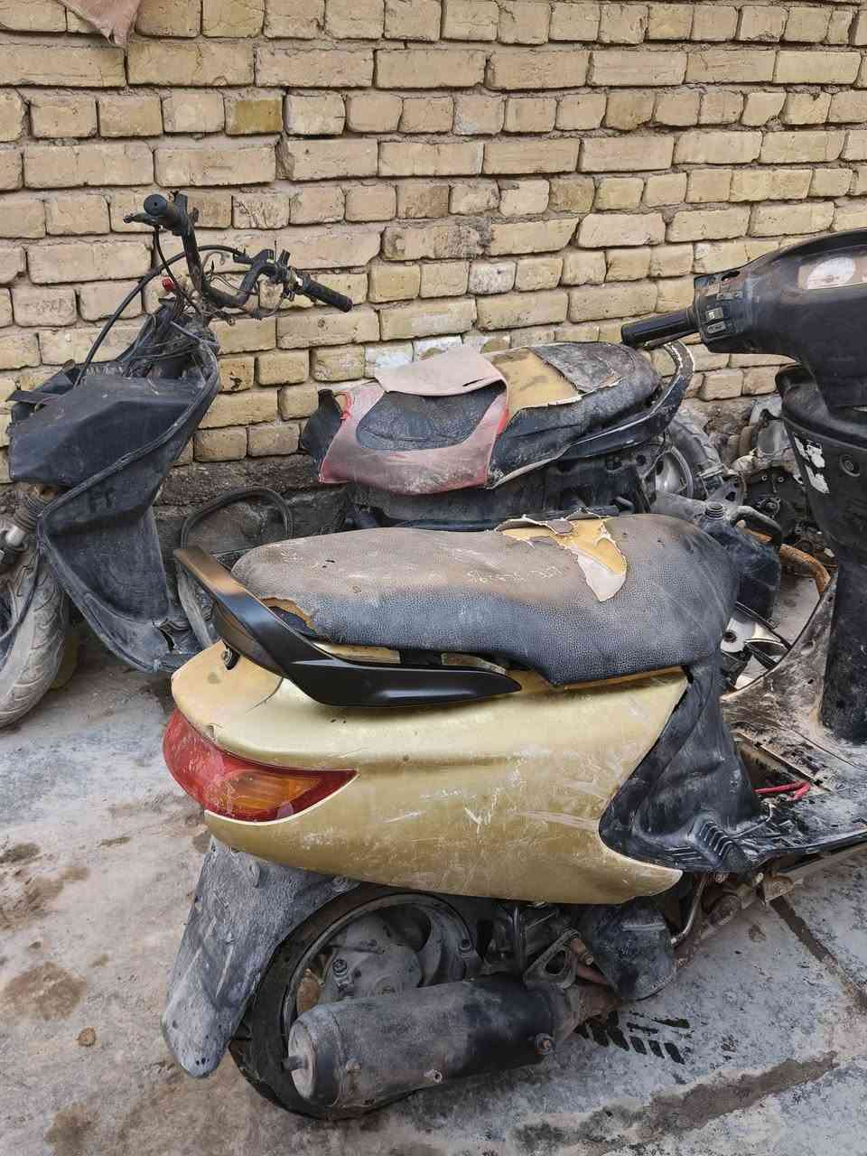 السلام عليكم دراجتين للبيع الصفره شغاله وبنجر والثانيه كايمه وغراضها موجوده للبيع ب ٢٥٠ مكاني الديوانيه الحضارة وهذا *********** رقمي ابيعهن ثنيناتهن ما ابيع بس وحده ثنينهن ب ٢٥٠
