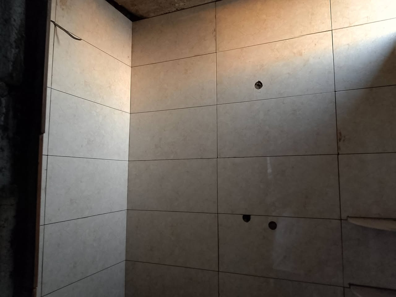 *وياكم الخلفة أبو فرح - بغداد*
*اختصاص: تطبيك سيراميك + لبخ + ترميم منازل*

*تبحث عن شغل مرتب لبيتك؟*

✓ حايطك يحتاج لبخ ناعم جديد؟  

✓ حمامك أو مطبخك يريد ترميم وتجديد؟  

✓ عندك رطوبة أو تشققات تريد تعالجها صح؟  

✓ تريد تطبّك سيراميك أو بورسلين شغل درجة اولى

*أنا حاضر وبخدمتك*

*نظامي يضمن حقك وراحتك:*

1. *اتفاق واضح*: نكتب بورقة تفاصيل الشغل والسعر ومدة التسليم.

2. *شغل بإيدي*: أتابع كل تفصيلة بنفسي من البداية للنهاية.

3. *دفع مريح*: الدفع يكون على مراحل الشغل، مو مقدم كله.

4. *تشوف شغلي*: عندي نماذج شغل سابقة ببغداد تكدر تشوفها.

5. *كشف مجاني*: أجي أشوف مكان الشغل وأنصحك بدون أي مقابل داخل بغداد.

*هدفي*: أسلمك بيتك نظيف ومرتب وتنام بيه مرتاح.

📞 *للتواصل والاستفسار***********X* - اتصال / واتساب

*منطقة العمل*: كل مناطق بغداد  

*نخدم أهلنا في بغداد، والمناطق المجاورة.

#الخلفة_أبو_فرح #ترميم_منازل_بغداد #تطبيك_سيراميك #لبخ_ناعم #شغل
