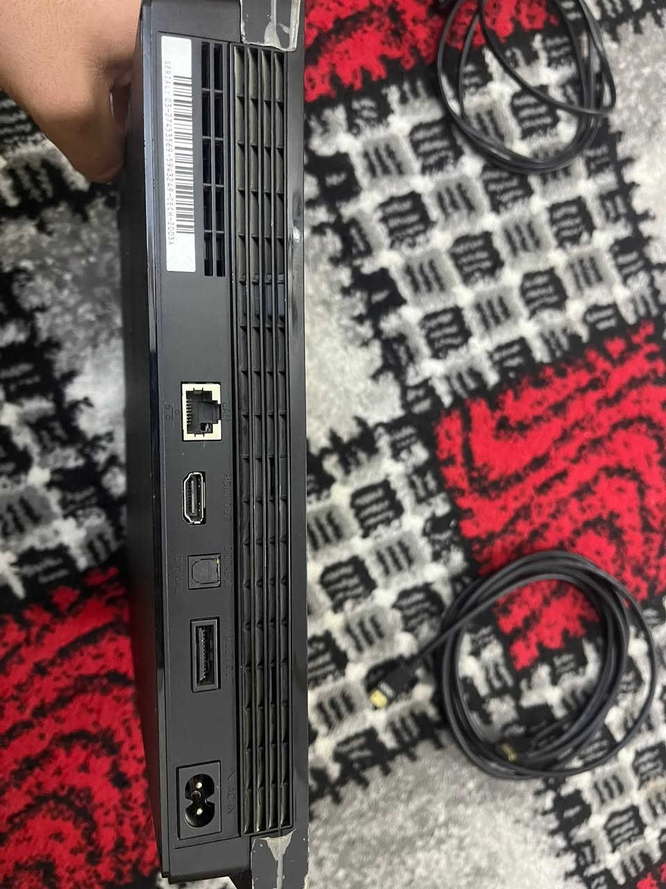 بلي 3 سلم غراضة كاملة نضيف بيه 3 ألعاب بيس 2022 او 2021 وGTA و Call of Duty بس اليدات او الجويستك ثنينهن تعبانات شوي بس يشتغلن وياهن كيبل شحن يعني اما البلي نضيف مثل ما موضح بالصور سعره 150 بيه مجال بسيط للشراي 
مكاني بغداد البلديات 
رقمي ***********
