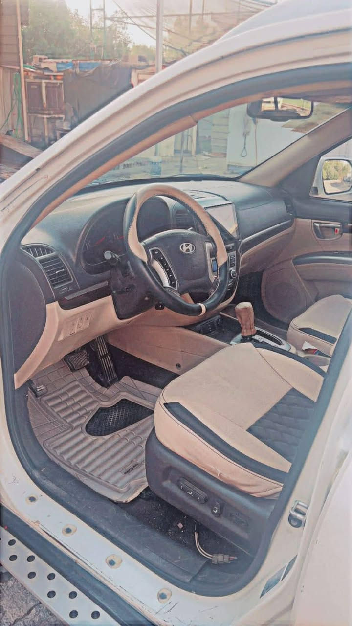 سنتافيا ٢٠١٠ 
فول مواصفات 
لفتحة 
مصبوغة عام 
فتحة 
مري شفط 
كشن كهرباء
٦ سلندر
حساس خلفي 
شاشة 
مصلحة 
مناقصهة اي شي
مكاني بغداد السعر ١٠٠ $ مئه ورقة وبيهة مجال 
***********
