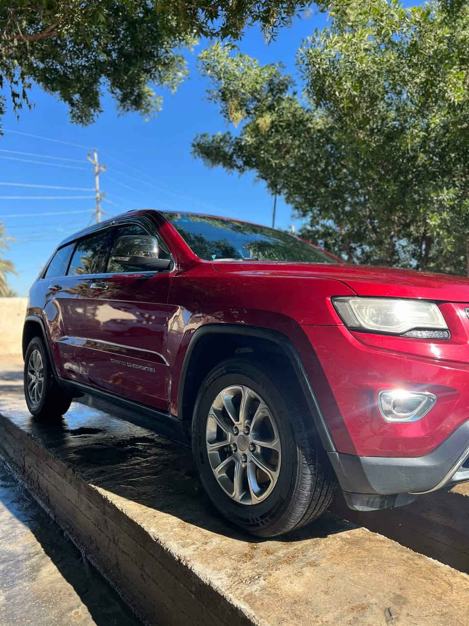 جيب2014 خليجيه فول سيارة مكفوله من ضربه  فتحه شاشه كبيرة حساست خلفيه كامره دواره تحكمات وشفتات بل ستيرن سياره فورويل  كشنات جلد تخم تاير جديد مكفوله كير محرك عله وضع شركه حداديه جديده تشغيل عن بعد محافضت بابل  سعر تصل علئ صاحب سياره بيع او مراوس مكلف بل نشر  رقم ***********.
