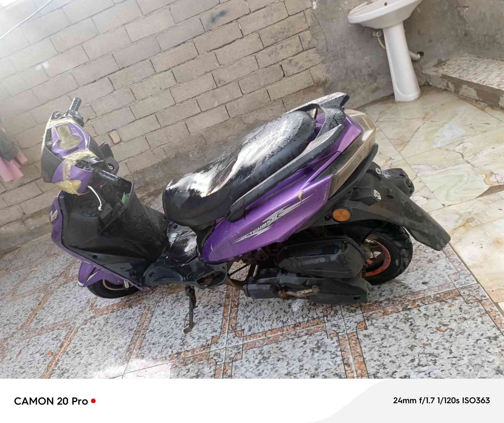 السلام عليكم دراجه سكنس للبيع
دراجه خير من الله مكينه 150Cc طياره 
معلايه 8 مل
دراجه بس عوزها شكم كفر فقط
الدراجه ناعمه تخبل
لايت 
بك لايت 
قفى جنطه
اشاير يمنه ويسره 
دبل اشاره
بركيات امامي وخلفي
سلف وهندر
نكره سلف
وهندر واحد شرط
السعر 280 وشراي يجي وبي خير ويدلل
مراوس عادي👉
مكاني ناصريه قرب الاسكان الصناعي 
موجود ماسنجر
هذا رقمي ***********
