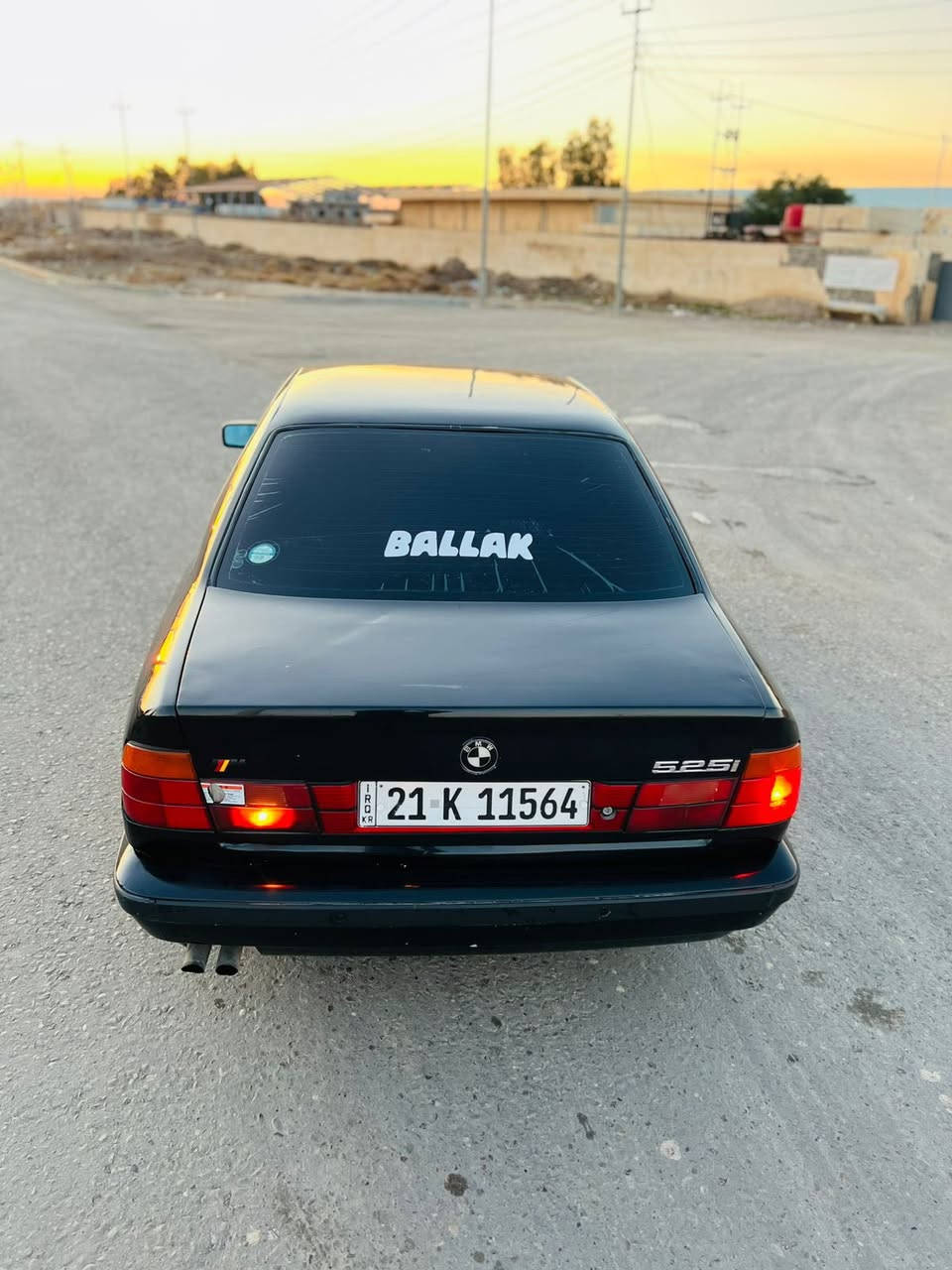 السلام عليكم بي ام موديل 1994 بلادي حجم 525 كبس  اوتماتيك
لون اسود  رقم سليمانية دولي سنوية  لغاية 2027شرط التحويل 
بجم عريض 
فول فول مواصفات عدى السلايت  
كشنات جلد داخل غرفته اسود  بلادي لوك وكهربائي اربع جامات كهربائي اوتو سستم  سماعات
 ويل خليه بلاد 
تبريد شغال
 لايت حلقة ومنظومة زينون 
 دبل ايرباك و دبل جكمجة 
صدر امامي وخلفي جديد
و٤ تايرات لوك 
 مصبوغة جمالية فقط بدون اي ضربة ولا دواخل
سيارة  جديدة 
 مكان السيارة تكريت  السعر 61 وبيه مجال شراي خابرني وتدلل رقم الموبايل ***********
