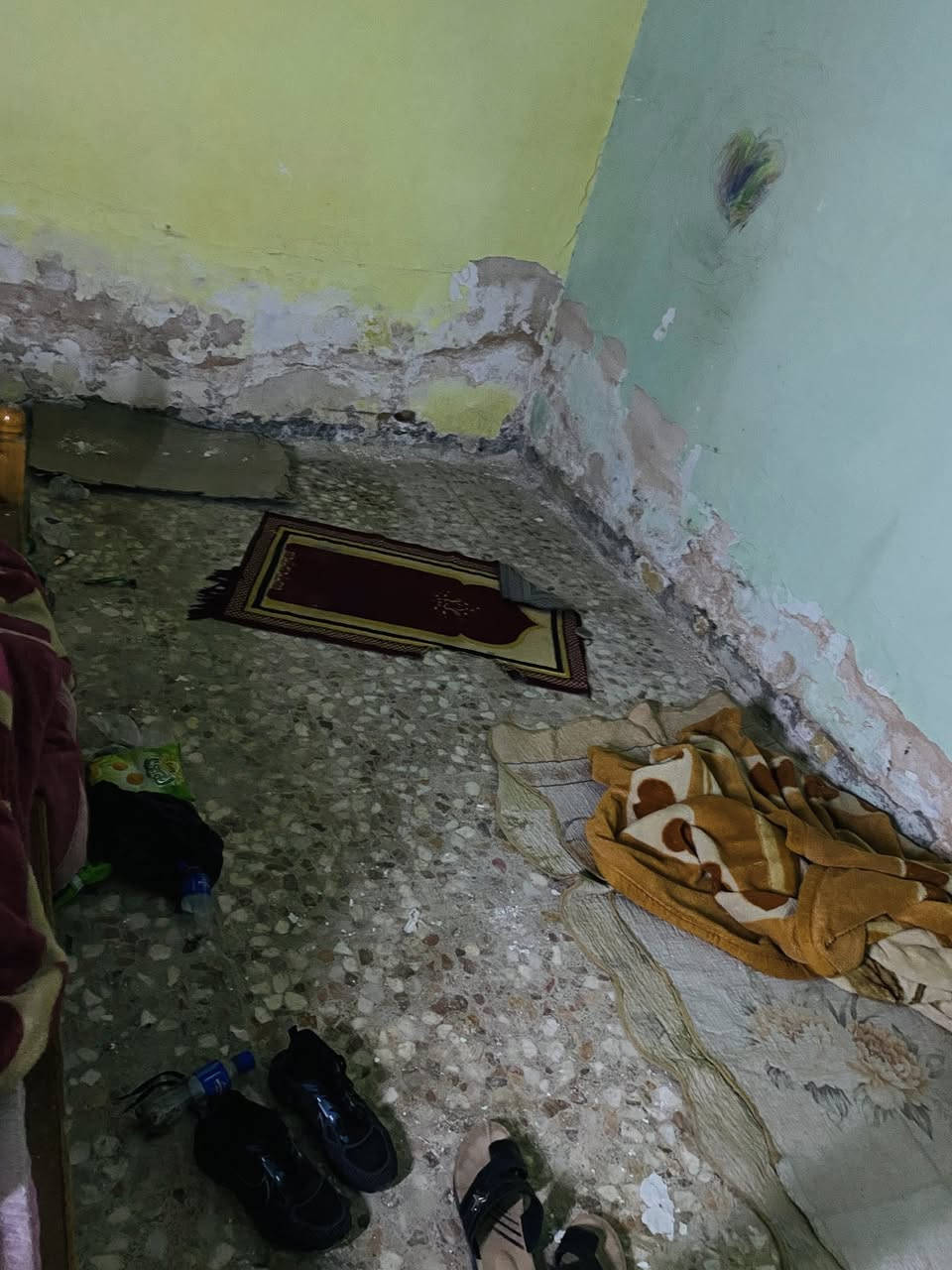 مشتمل للبيع طابو صرف باسمي بالسند 50 متر واقع حال 70 متر
كونكريت مسلح 
ماء مستمر 
تبليط ورصيف
متروك صار سنة 
السعر 28 مليون قفل 
واتساب متوفر ايضا 
***********
