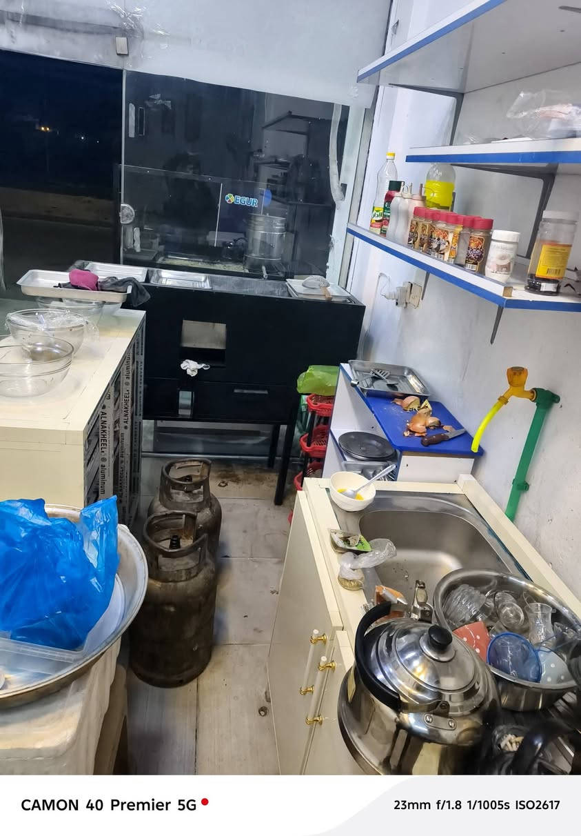 سلام عليكم غراض محل جاي خانه للبيع غراض كله جديده   في كربلاء حي العامل /***********
