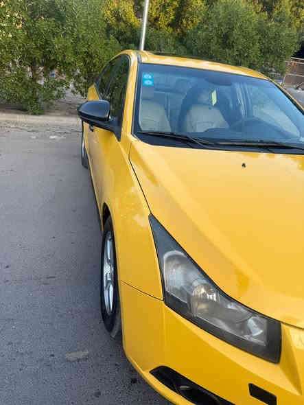 السلام عليكم شوفرليت (كروز) للبيع موديل (2013) السياره فول تحكم ستيرن تبريد تدفئه بلكشنات. فتحه كشنات كهربائي صدر جديد مصفره السياره هيئه وغرامات مكينه (1400تيربو)سياره جاهزه السعر(73) وهذا رقمي *********** مكاني بغداد
