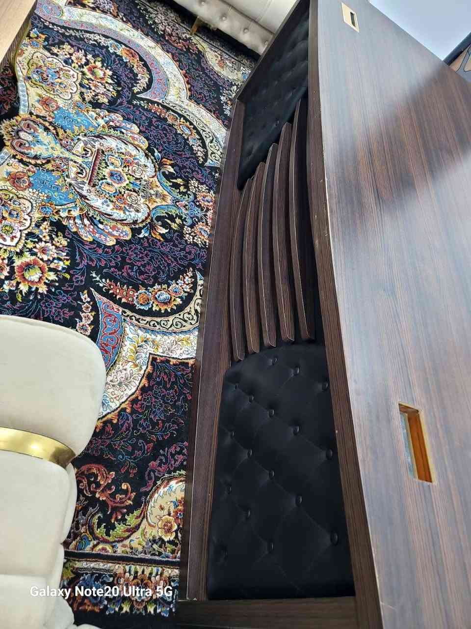 ميز مكتبي كبير للبيع 
سعر 300 و بي مجال 
الارتفاع 115 و الطول 240
ديالى بعقوبة المفرق 
*********** واتس اب
