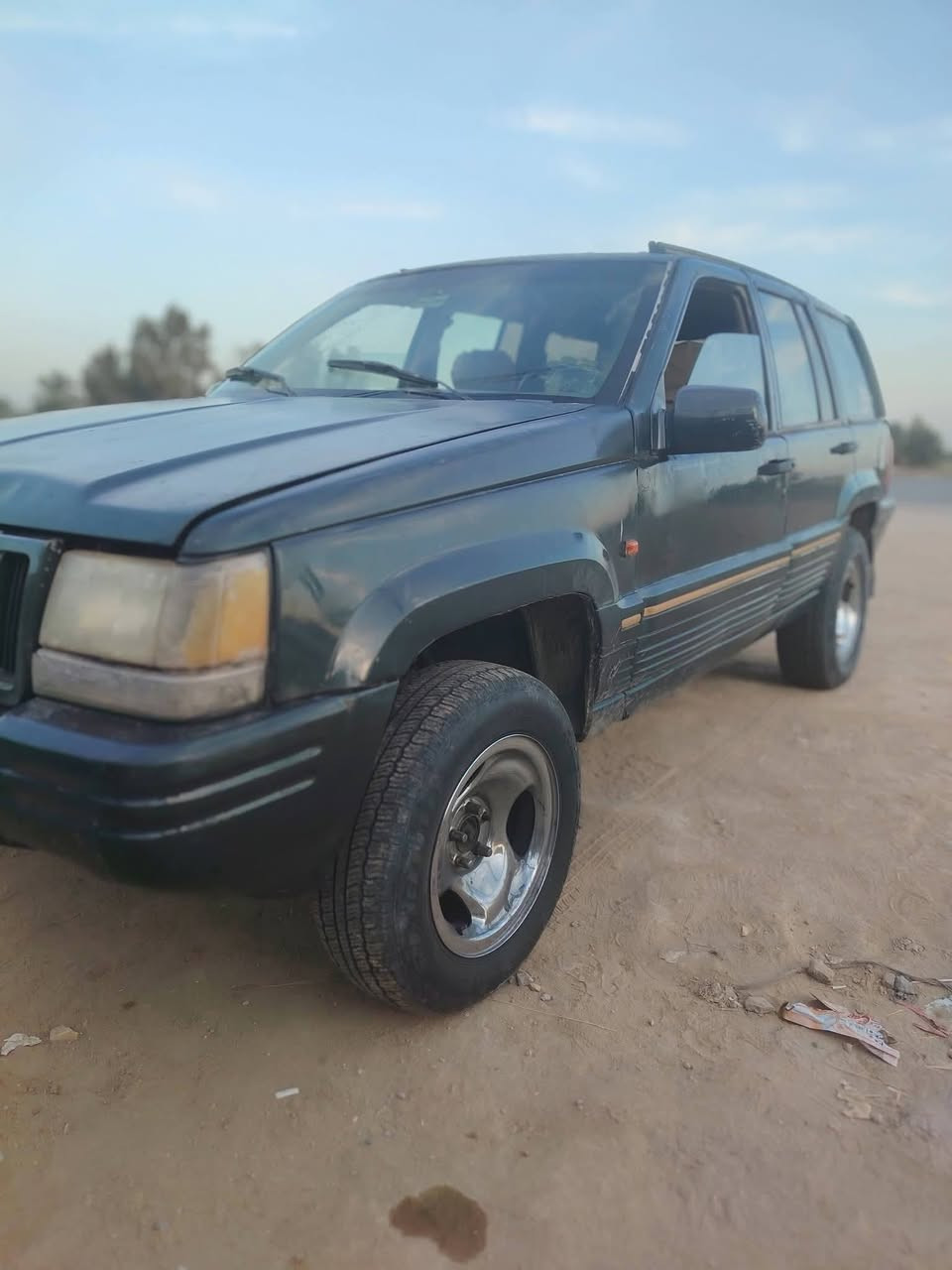 السلام عليكم سياره جيب شروكي مديل ١٩٩٥ مكينه ففتي ٣٠٠٠ جديده كير جديد كفاله المكينة والكير تحوير جديده حداديه امام جديده   للبيع سنويه مانافذه مكاني ديوانيه سعر ٣٥ بيه مجال اتصل او تدلل رقمي ***********
