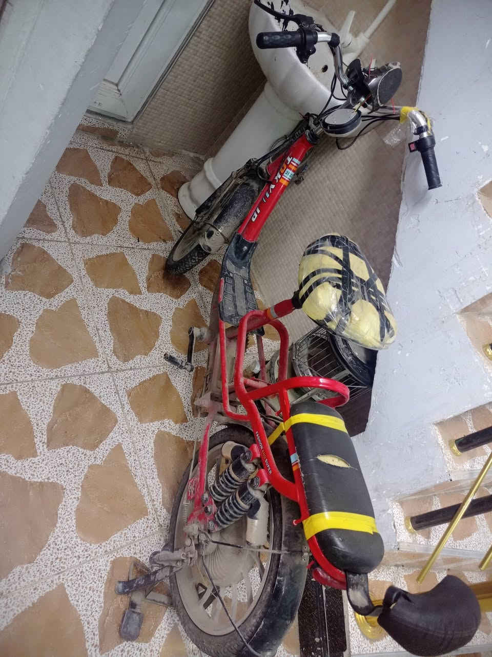 سلام عليكم بايسكل شحن للبيع ناقصه بس بطاريه و الجوزه مال المفتاح العقل شغال و الملف شغال كله شغال ابيع كوم حديد السعر 150 الف


**إذا كنت صاحب هذا الإعلان وتريد حذفه لأي سبب، رجاءا أرسل رسالة إلى الدعم الفني**