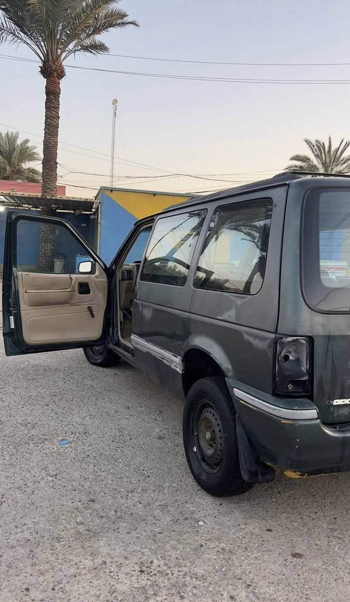 السلام عليكم للبيع
دوج كلسلر 7راكب 
كير تعليك 
كير محرك مكفولات محرك كالوبر3000المرغوب
كهربائيات كله شغاله
دواخل السياره نضيفه
صدر امامي خلفي مكفول
رقم صلاح الدين تحويل ثاني يوم 
السعر 27 وبيه مجال 
مكان السياره صلاح الدين الضلوعيه
للاستفسار الاتصال ع رقم (مكلف بل نشر)
***********
