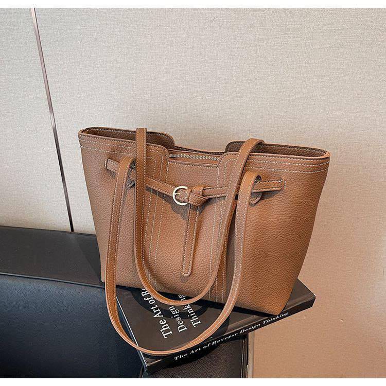 ❣️جــديــد  الانسه ❣️

حقيبه (جامعيه ) حجم كبير  مختومه من داخل جلد سوفت طري مقسمه من داخل بسحابات 

 شغل اصلي كوالتي عالي ضمان 

  
لمراسله
واتساب📲***********
انستغرام 📲4use0 📲
العنوان // شارع 13 // قرب مجمع المقيم // مقابل ازياء الجوهره
يتوفر توصيل داخل النعمانيه 🛵 وباقي المحافظات 🚖
