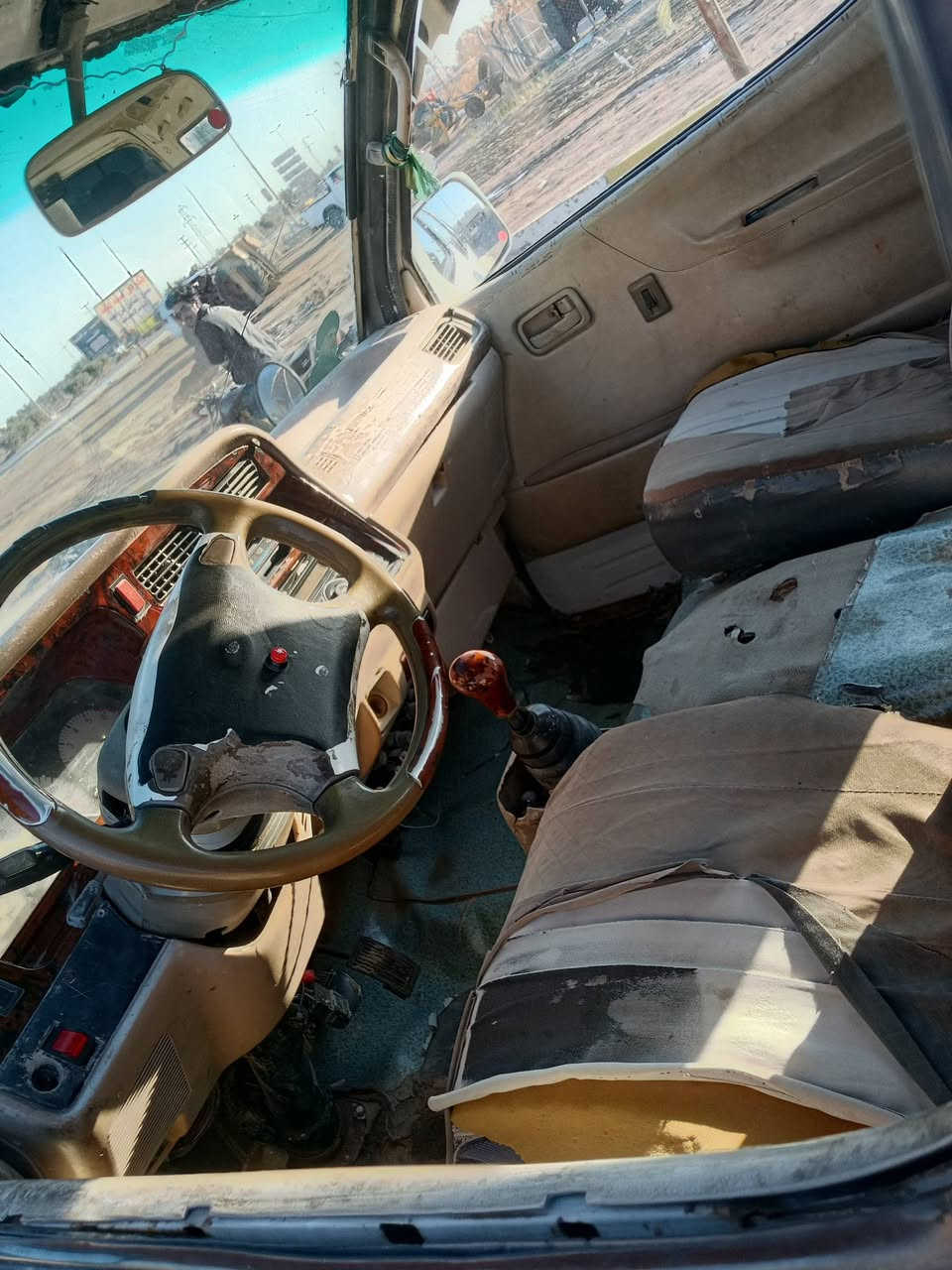 السلام عليكم فتون موديل 2009 للبيع رقم احمر نجف مكينه وكير وكسل حداديه بالكرتون مكفولات تخم تاير جديد دواخل حلوه ونظيفه خير من الله سياره جاهزه سنويه عد الهيئه مطلوبه 500 وراء المشتري راعيها موجود تحويل مباشر السعر 20 ورقه وبيه مجال مكان السياره بابل الحله ما متواجد على الفيس هذا رقم الاستفسار اتصل  ***********
