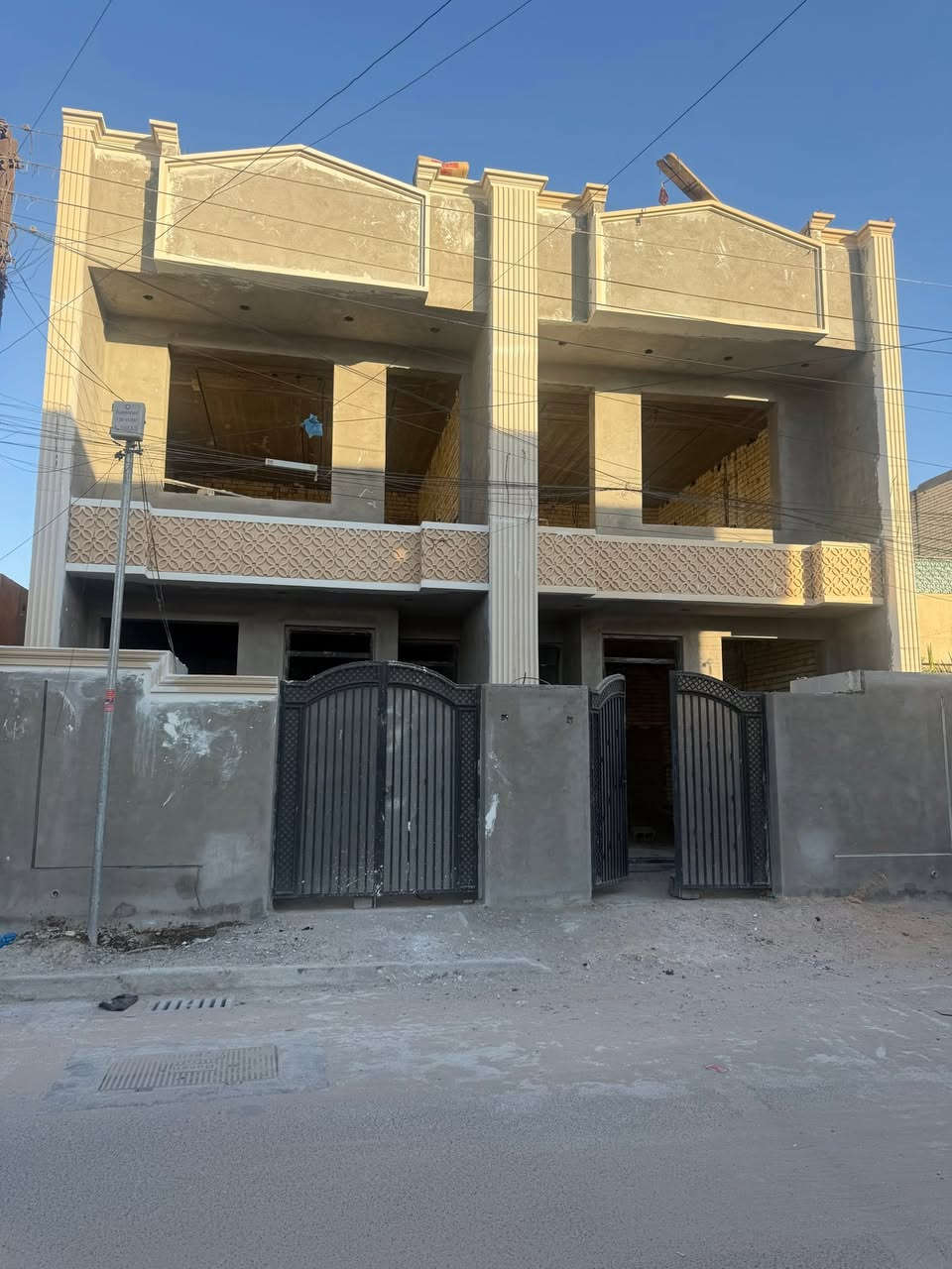 تابعني متخسر شي مكتب احمد الحچامي للعقار 

مشتملات عدد ٢ مساحه الواحد ١٠٠ متر للبيع قيد الانشاء كلشي معزول حته الاضلع حي التراث الكرخ مكان مميز جدا قرب الشارع العام بشارع الكازينو او شارع دائرة الكهرباء 
موضح بلفديو تسليم مفتاح بي كل مشتمل غرفتين نوم موضح كلشي تستلم جاهز اكتب تم يجيك السعر بلتعليق او الاتصال 

ملاحضه 

طابو صرف وليس زراعي عله طابو البياع 
لا يباع في القسط 
لايباع عله المبادره 
مكتب احمد الحچامي 
***********
***********
