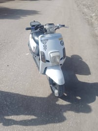 بوليس مسطره كامله نقص بس شاشه السعر 750وبيه مجال الرقم 07828965864