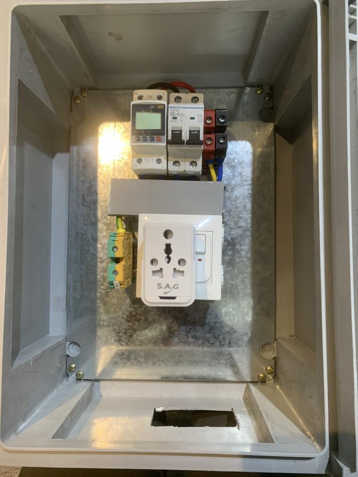 متوفر بورد شحن سيارات كهربائية (بكل الفئات) وهذا البورد يحتوي على جوزة واي فاي ( تشغيل وإطفاء عن بعد) السعر 85 الف 
***********
